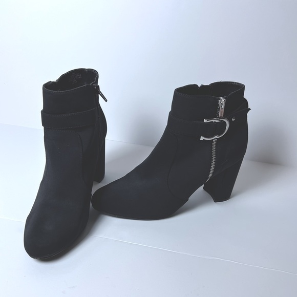 Unisa Women’s Black Ankle Booties With Silver Buckle Detail - Size US 9 - Picture 1 of 7